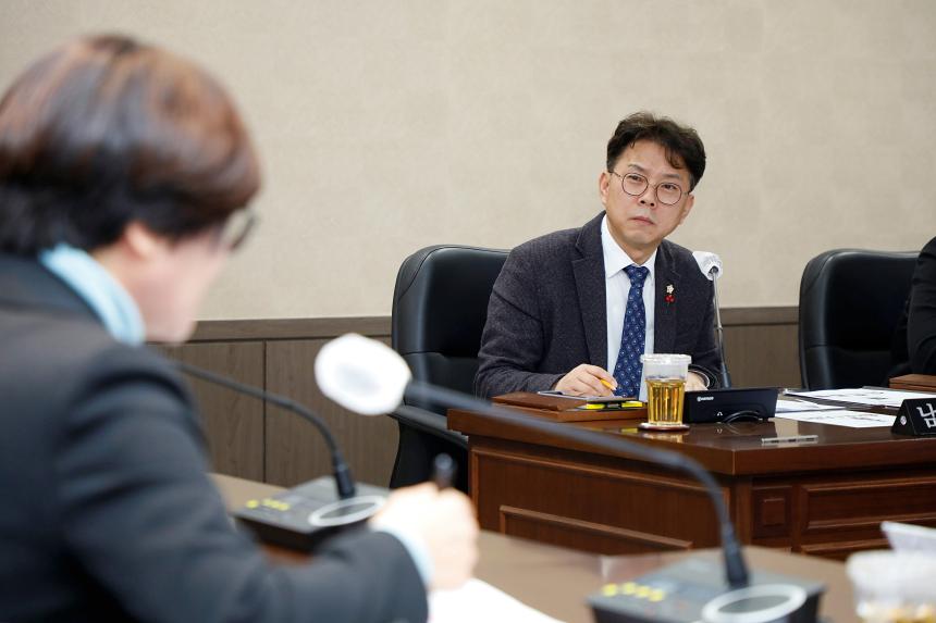 행정건설위원회 - 제260회 마포구의회 임시회 의사일정 - 3