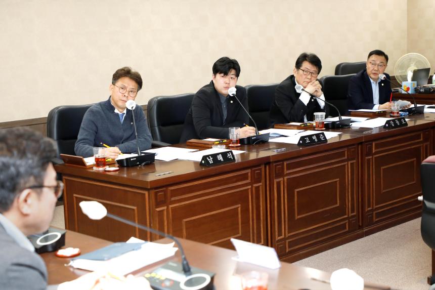 행정건설위원회-제261회 마포구의회 임시회