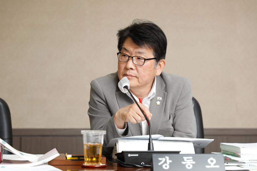 제262회 마포구의회 제1차 정례회 행정건설위원회 회의 모습 - 4