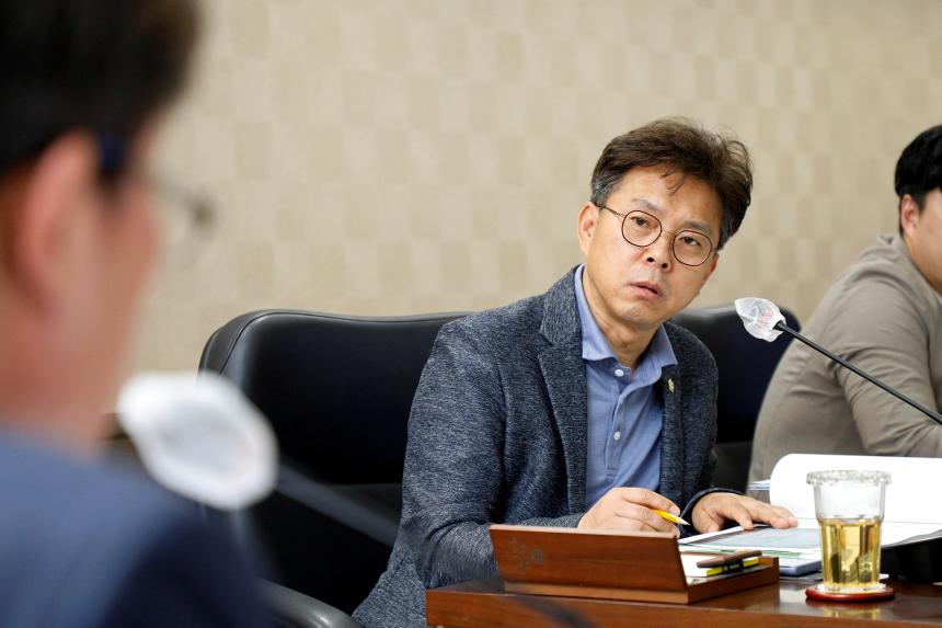 제262회 마포구의회 제1차 정례회 행정건설위원회 회의 모습 - 6