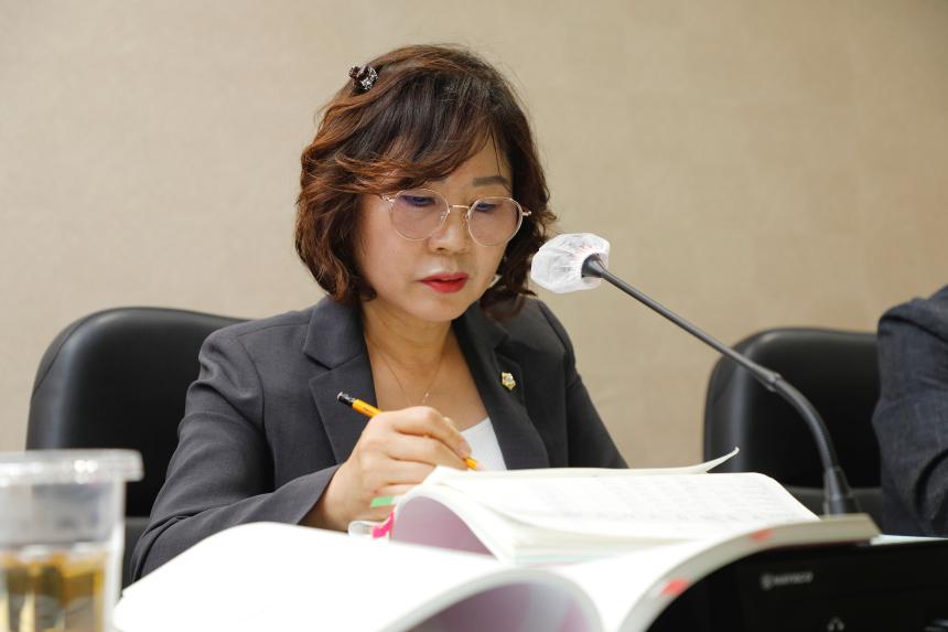 제262회 마포구의회 제1차 정례회 행정건설위원회 회의 모습 - 4