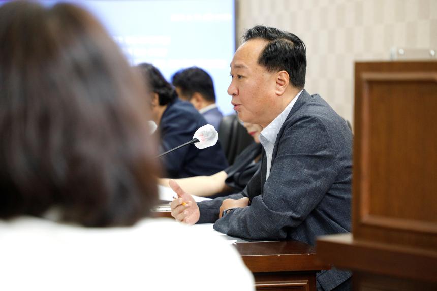 제262회 마포구의회 제1차 정례회 행정건설위원회 회의 모습