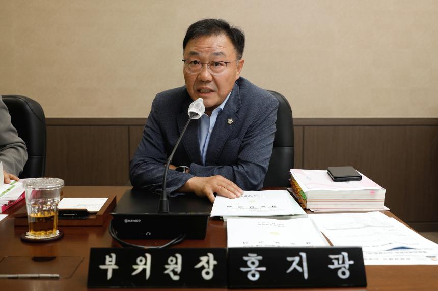 제262회 마포구의회 제1차 정례회 행정건설위원회 회의 모습 - 2