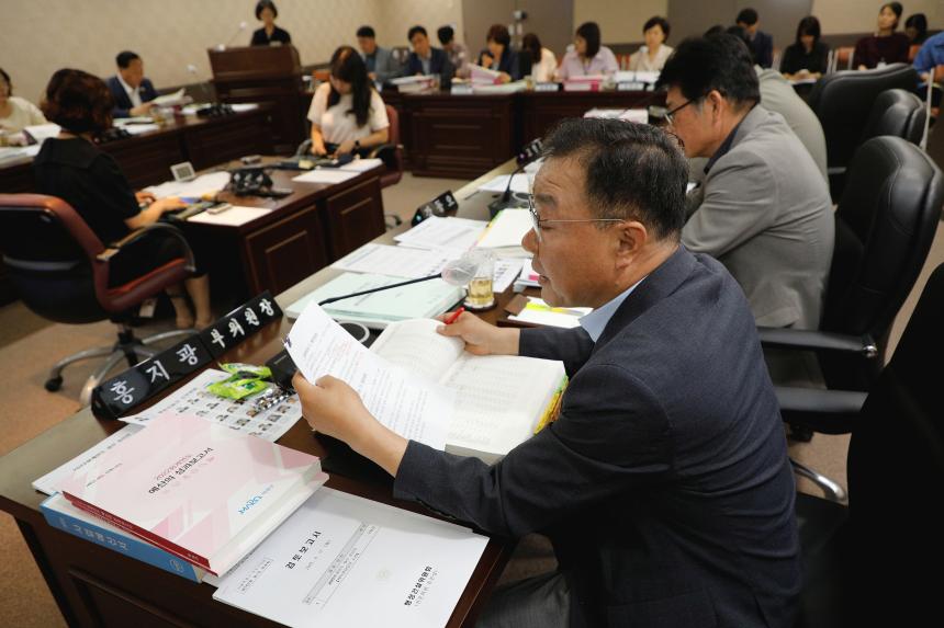 제262회 마포구의회 제1차 정례회 행정건설위원회 회의 모습 - 3