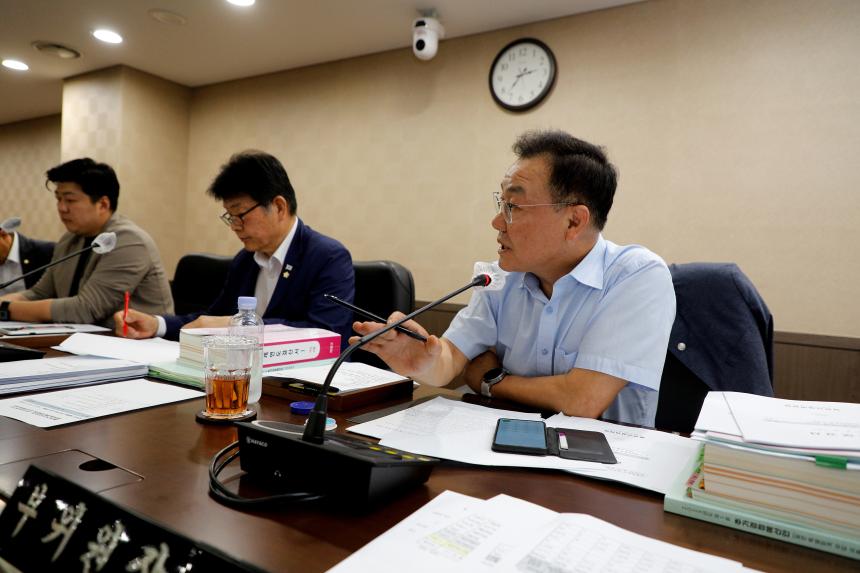 제262회 마포구의회 제1차 정례회 행정건설위원회 회의 모습