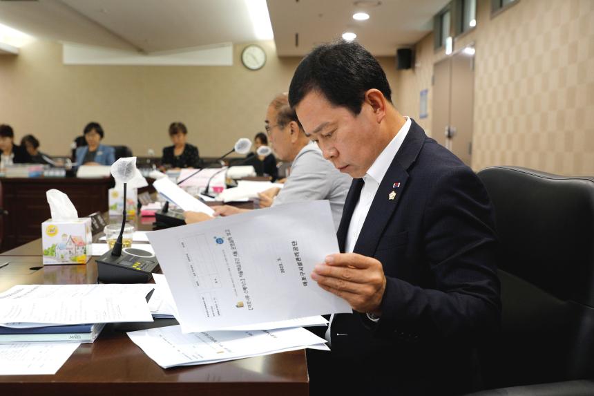 제262회 마포구의회 제1차 정례회 복지도시위원회 회의 모습 - 3