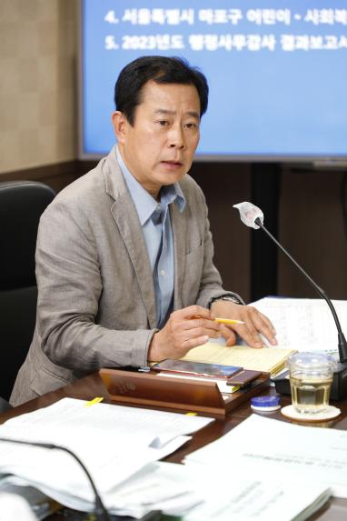 제262회 마포구의회 제1차 정례회 복지도시위원회 회의 모습 - 9