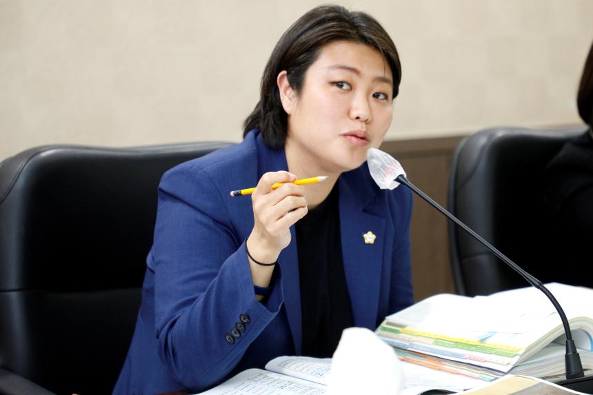 제262회 마포구의회 제1차 정례회 복지도시위원회 회의 모습 - 3