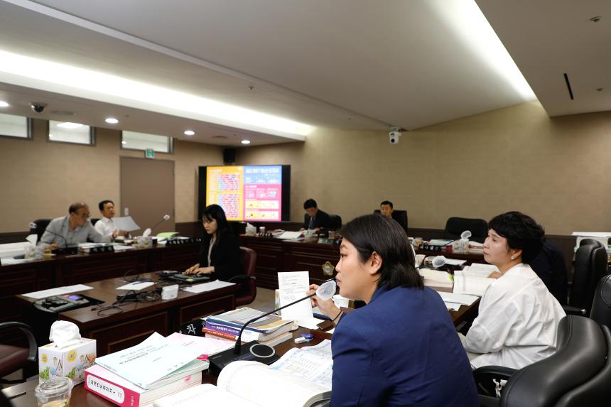 제262회 마포구의회 제1차 정례회 복지도시위원회 회의 모습 - 4