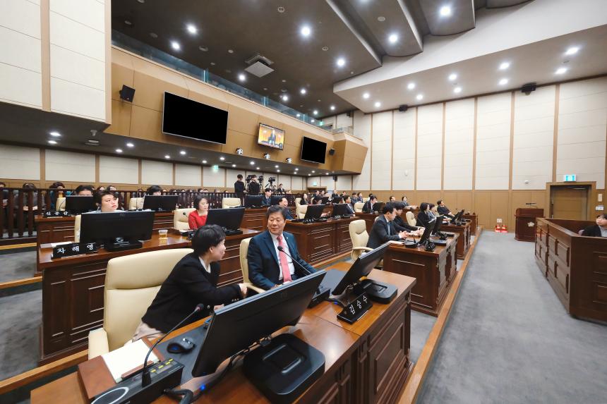 제266회 마포구의회 임시회 제2차 본회의 - 1