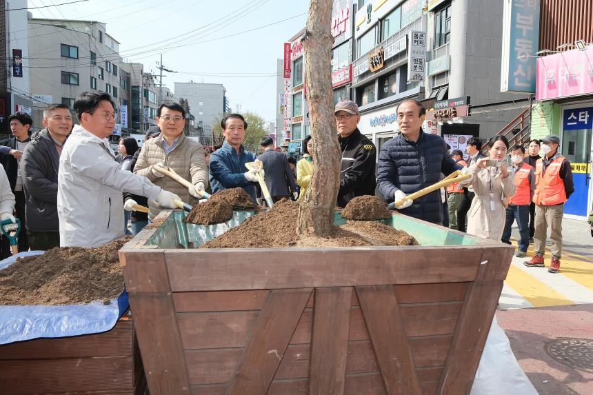 제79회 식목일 기념 나무심기 행사 - 4