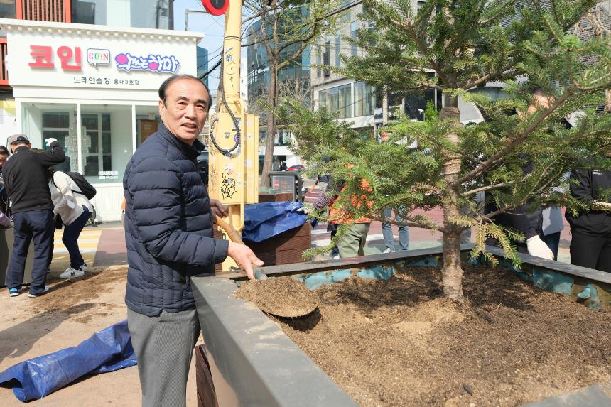 제79회 식목일 기념 나무심기 행사 - 7