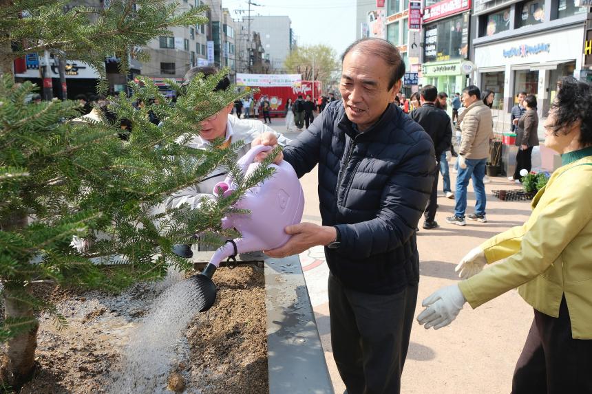 제79회 식목일 기념 나무심기 행사 - 8