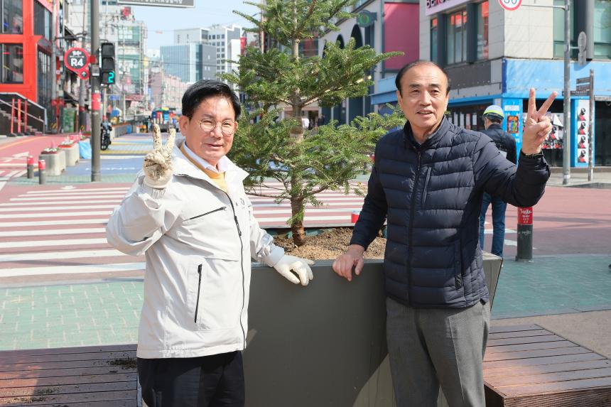 제79회 식목일 기념 나무심기 행사 - 10