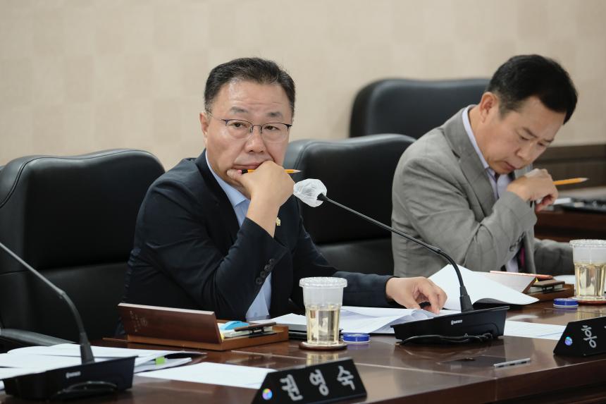 행정건설위원회 제1차~3차 - 제270회 마포구의회 임시회 - 8