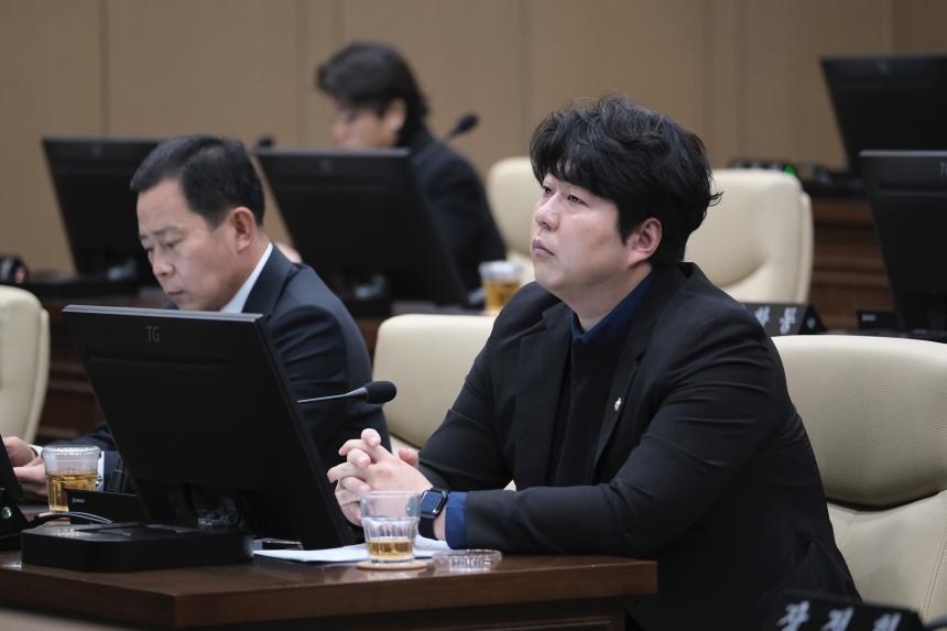 제1차 본회의 - 제272회 제2차 정례회 - 1