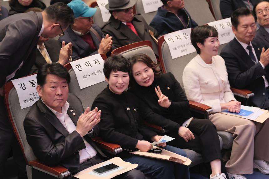 일성여중고 출판기념회