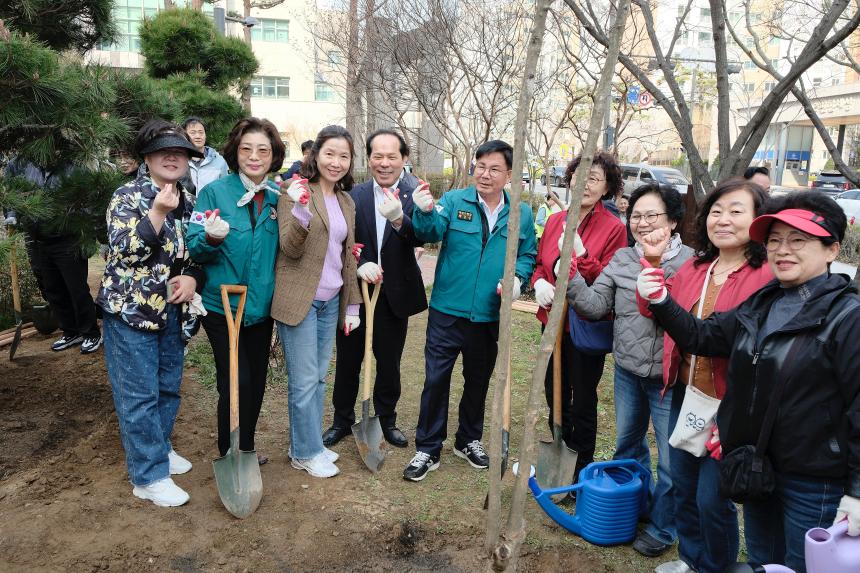제80회 식목일 기념 나무심기 행사 - 9