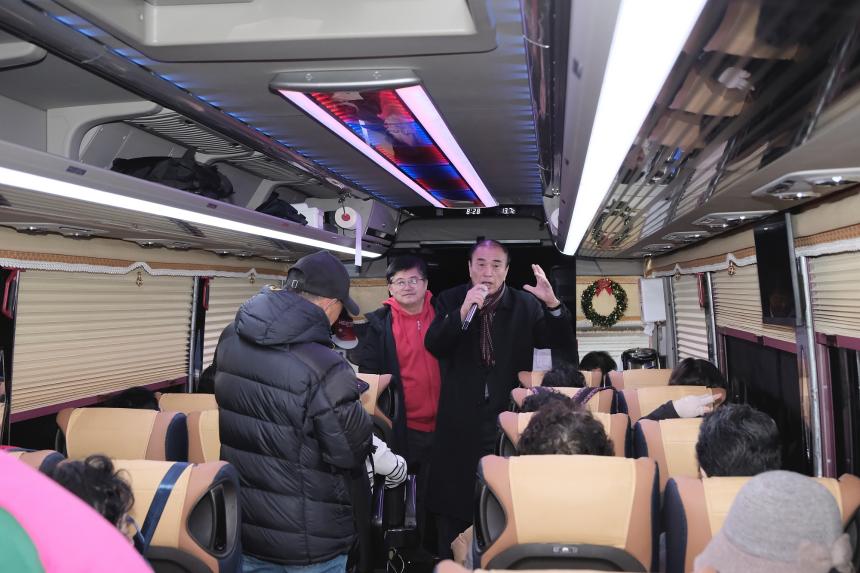 어르신 온천여행 버스 환송식 - 2