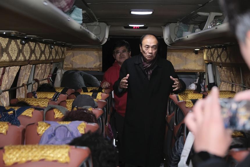 어르신 온천여행 버스 환송식 - 3