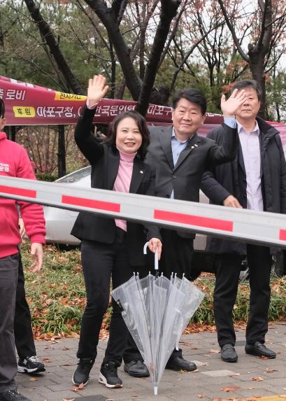 어르신 온천여행 버스 환송식