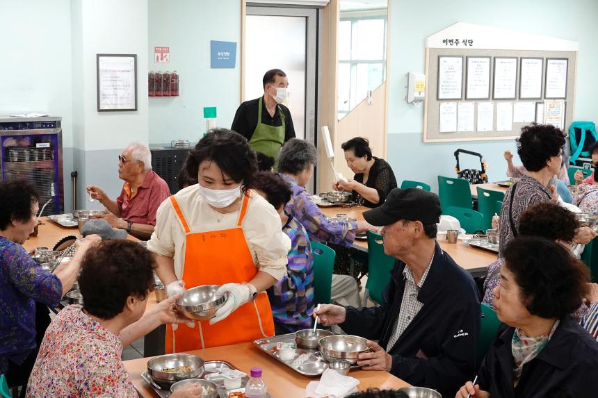 마포구 주민친화적 정책의제 발굴연구회-배식 봉사 - 2