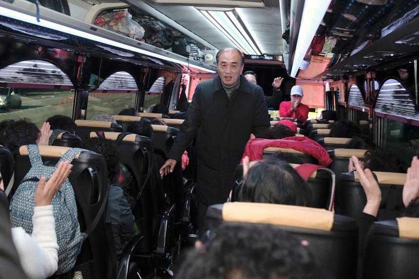 한국자유총연맹 버스 환송 - 4