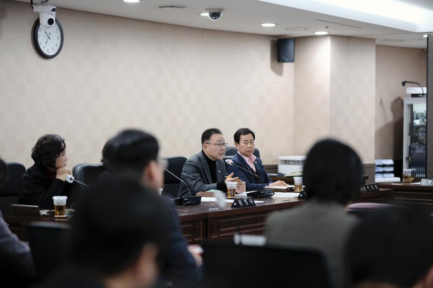 행정건설위원회-제281회 마포구의회 임시회 - 4