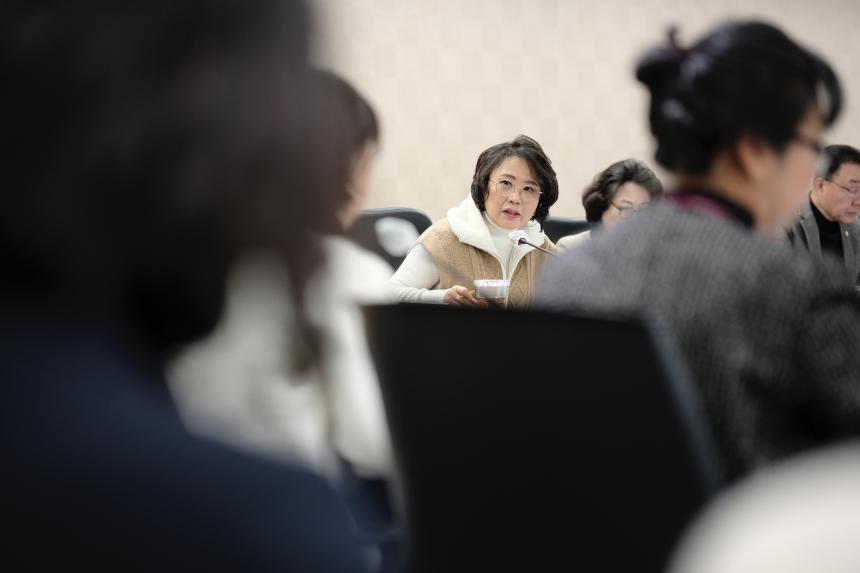 행정건설위원회-제281회 마포구의회 임시회 - 11