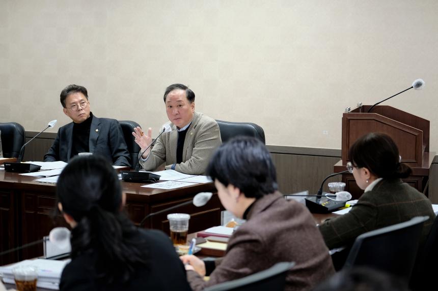 행정건설위원회-제281회 마포구의회 임시회 - 8