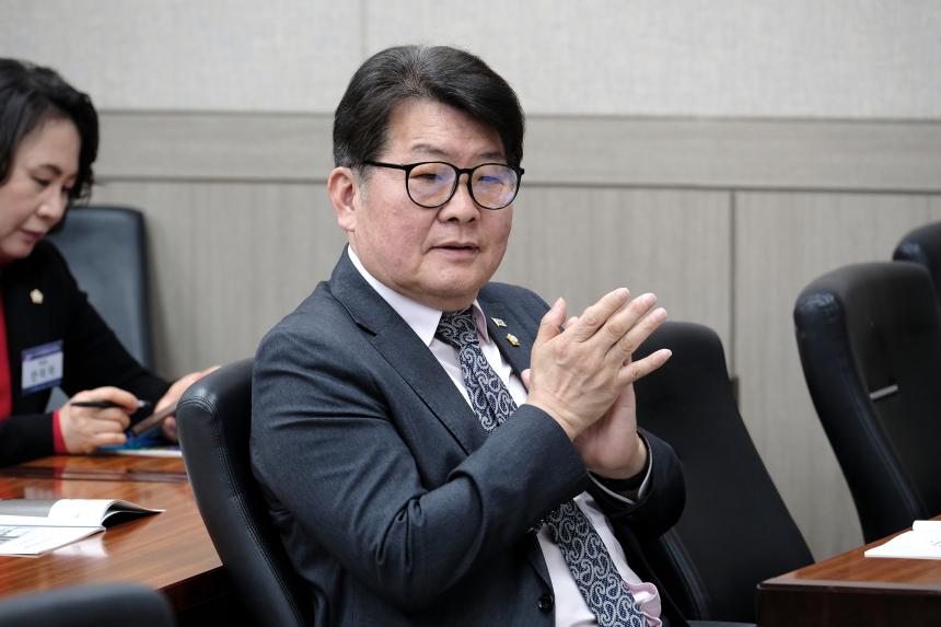 민주평화통일자문회의 마포구협의회 2026년 1분기 정기회의-한반도 평화공존을 위한 대내외 정책 추진방향 - 6