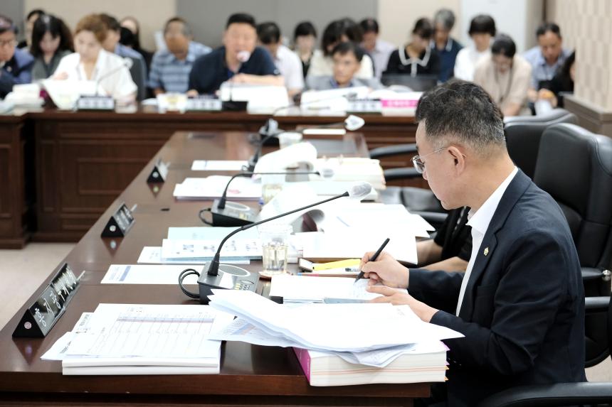 예산결산특별위원회-제276회 마포구의회 제1차 정례회 - 6