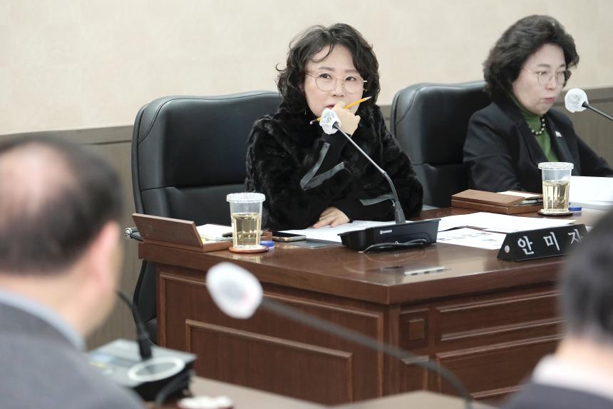 행정건설위원회-제273회 마포구의회 임시회 - 4