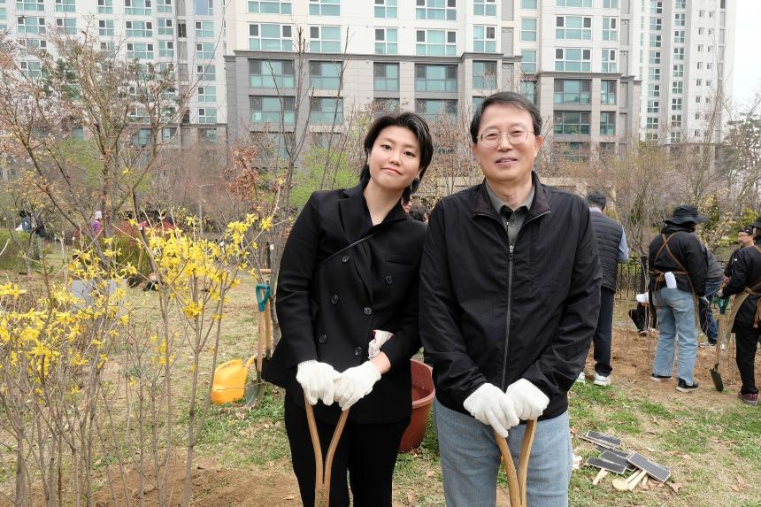 제81회 식목일 기념 릴레이 정원만들기 행사-국화정원 - 6