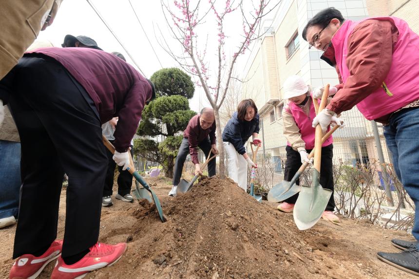 제81회 식목일 기념 릴레이 정원만들기 행사-샛터근린정원 - 7