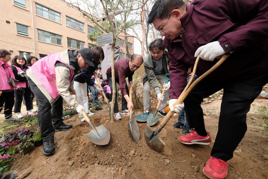 제81회 식목일 기념 릴레이 정원만들기 행사-샛터근린정원 - 11