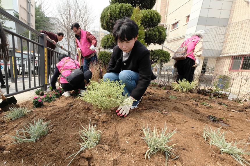 제81회 식목일 기념 릴레이 정원만들기 행사-샛터근린정원 - 2