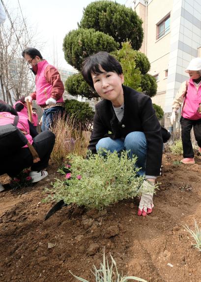 제81회 식목일 기념 릴레이 정원만들기 행사-샛터근린정원 - 3
