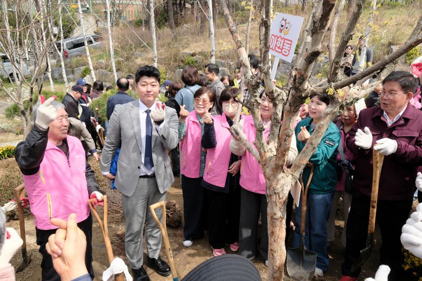 제81회 식목일 기념 릴레이 정원만들기 행사-쌍룡근린공원 - 15