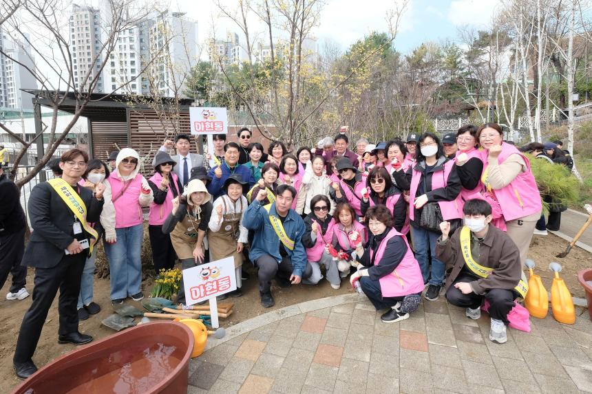 제81회 식목일 기념 릴레이 정원만들기 행사-쌍룡근린공원 - 16