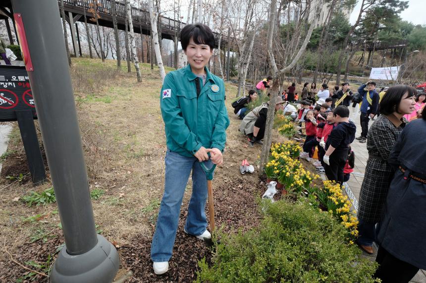 제81회 식목일 기념 릴레이 정원만들기 행사-쌍룡근린공원 - 20