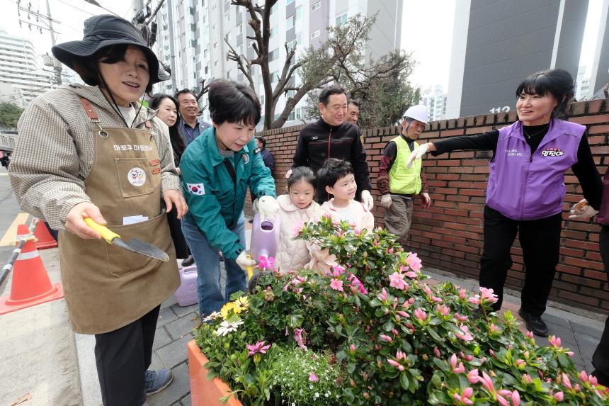 제81회 식목일 기념 릴레이 정원만들기 행사-도화꽃길3 - 12