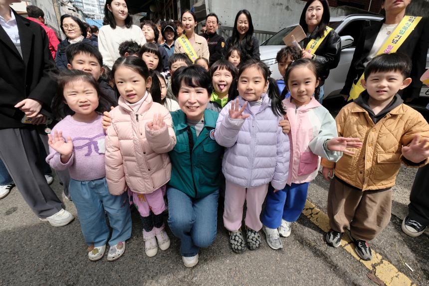 제81회 식목일 기념 릴레이 정원만들기 행사-도화꽃길3 - 10