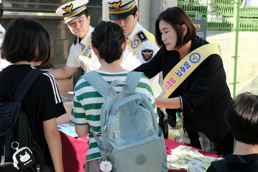 모두함께 아이먼저 안전먼저-서울하늘초등학교 교통안전캠페인 - 4