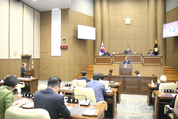 제215회 서울특별시 마포구의회 임시회 제2차 본회의 - 4