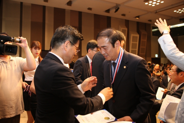 의정대상 수상 - 3