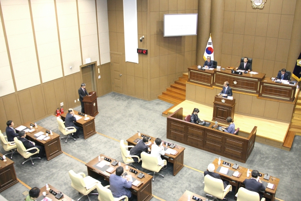 제215회 서울특별시 마포구의회 임시회 제2차 본회의 - 14