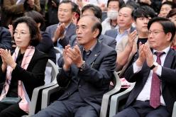 레드로드 핫포차 제막식 3