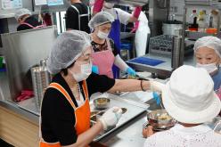 마포구 주민친화적 정책의제 발굴연구회-배식 봉사 2