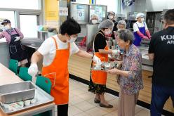 마포구 주민친화적 정책의제 발굴연구회-배식 봉사 8